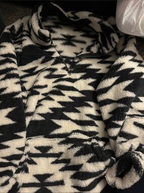 Natural Reflections Black and White Fleece Pullover Jacket
